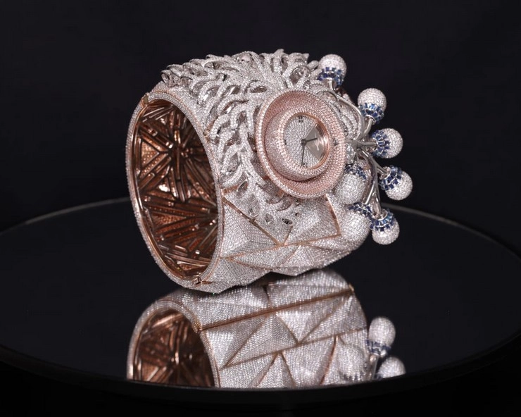 मेरठ के ज्‍वेलर्स ने बनाई 5 करोड़ की हीरे जड़ित घड़ी, गिनीज बुक में दर्ज हुआ नाम - jewelers of Meerut made diamond studded watch worth 5 crores, name recorded in Guinness Book