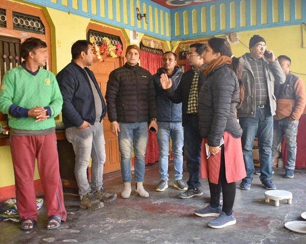उत्तराखंड के मुख्य सचिव और DGP पहुंचे जोशीमठ, भूधंसाव क्षेत्रों का किया निरीक्षण - Chief Secretary and DGP of Uttarakhand visited Joshimath and inspected the landslide areas