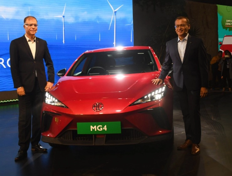 Auto Expo 2023 : MG ने Unveil की 2 पावरफुल इलेक्ट्रिक व्हीकल कार, Next gen Hector की बताई कीमत - auto expo 2023 mg motor unveiled 2 electric vehicles mg4 and mg ehs next generation hector price