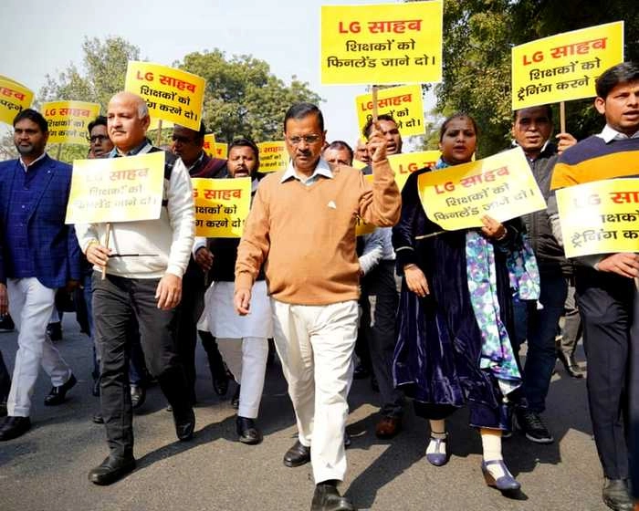 उपराज्यपाल सक्सेना के खिलाफ 'दिल्ली सरकार' सड़क पर, केजरीवाल ने साधा निशाना - Aam Aadmi Party took out a march against Lieutenant Governor