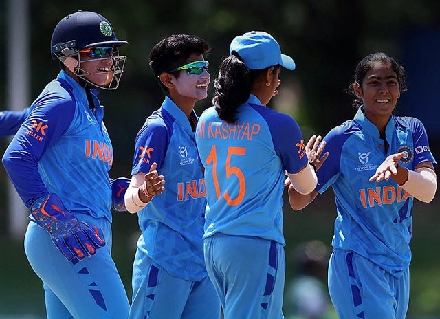 Under 19 Women T20 World Cup जीतने से भारत 69 रन दूर, इंग्लैंड हुई 68 रनों पर धाराशाही - India bundles out England for a paltry score of sixty eight runs