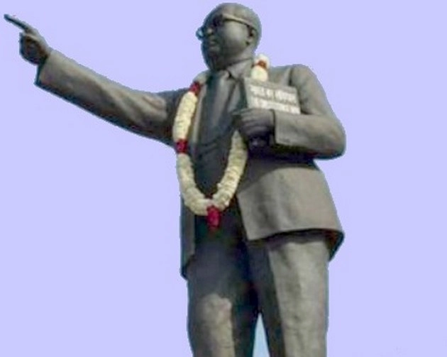 UP में अराजक तत्वों ने तोड़ी अंबेडकर प्रतिमा, ग्रामीणों में आक्रोश, एक आरोपी गिरफ्तार - Ambedkar statue vandalized by miscreants in Uttar Pradesh, one accused arrested
