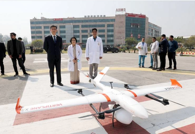 Uttarakhand : सिर्फ 30 मिनट में ड्रोन ने AIIMS ऋषिकेश से टिहरी गढ़वाल अस्पताल पहुंचाई टीबी की दवा - drone delivered medicine from aiims rishikesh to tehri garhwal hospital in uttarakhand