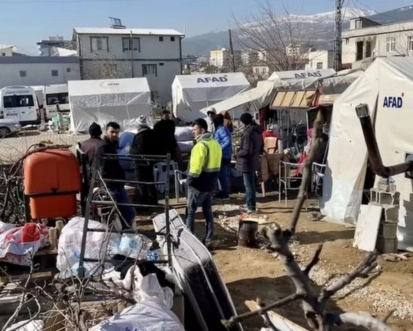 तुर्की भूकंप: जान तो बच गई लेकिन अब ज़िंदा रहने की चुनौती झेल रहे लोग - Turkey earthquake : people are facing the challenge of survival
