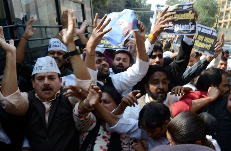 दिल्ली के डिप्टी CM मनीष सिसोदिया को 5 दिन की CBI रिमांड, AAP बोली- करोड़ों की हेराफेरी वाले घूम रहे हैं बाहर