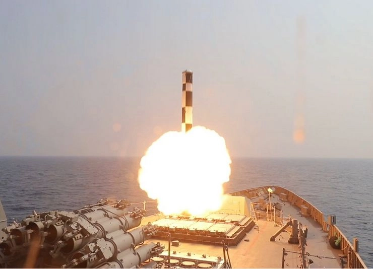भारत ने बीएमडी इंटरसेप्टर मिसाइल का सफल परीक्षण किया - India successfully tests sea based ballistic missile interceptor