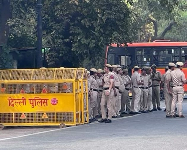 राहुल गांधी के घर पहुंची दिल्ली पुलिस, क्या है इसका भारत जोड़ो यात्रा से कनेक्शन... - delhi police reached to rahul gandhi house, whats the relation with bharat jodo yatra