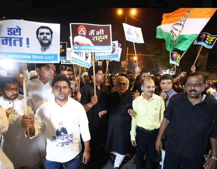 Congress Protest : राहुल गांधी की 'अयोग्यता' को लेकर कांग्रेस ने निकाला मशाल शांति मार्च, कई नेता हिरासत में लिए गए - Congress takes out torch peace march over Rahul Gandhi's disqualification