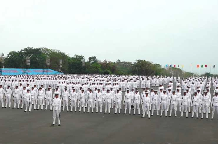 चार महीने के प्रशिक्षण के बाद अग्निवीरों का पहला बैच सेवा देने के लिए तैयार, नौसेना प्रमुख ने किया परेड का निरीक्षण - 2585 Agniveer joins Navy