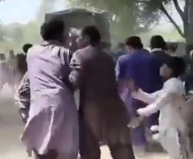 रमजान में पाकिस्तान में आटे के लिए मची मारामारी, लूट के दौरान 11 लोगों की मौत - There was a fight for flour in Pakistan in Ramadan