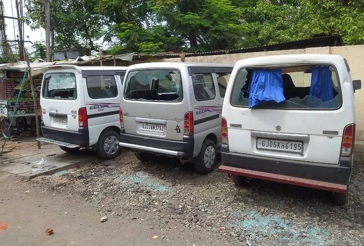 रामनवमी पर कई शहरों में हिंसा : हावड़ा में फूंके वाहन, वडोदरा में 2 बार पथराव