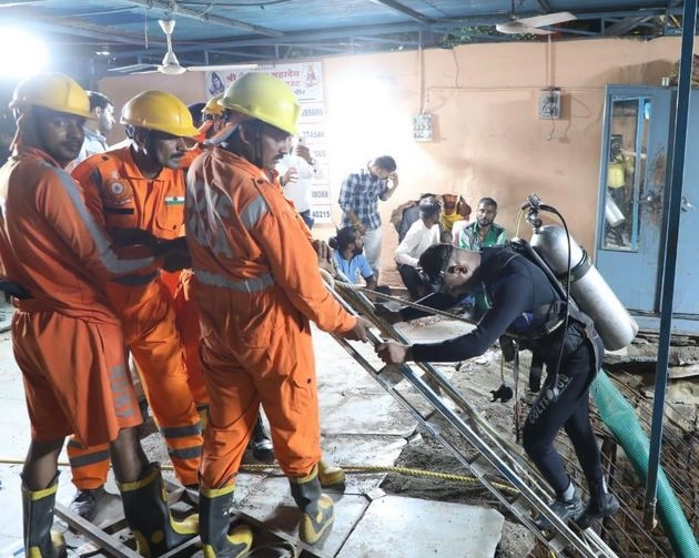 इंदूरमध्ये बावडीचे छत कोसळल्याने 36 जणांचा मृत्यू, लष्कराने हाती घेतला मोर्चा, रात्रभर बचावकार्य सुरू