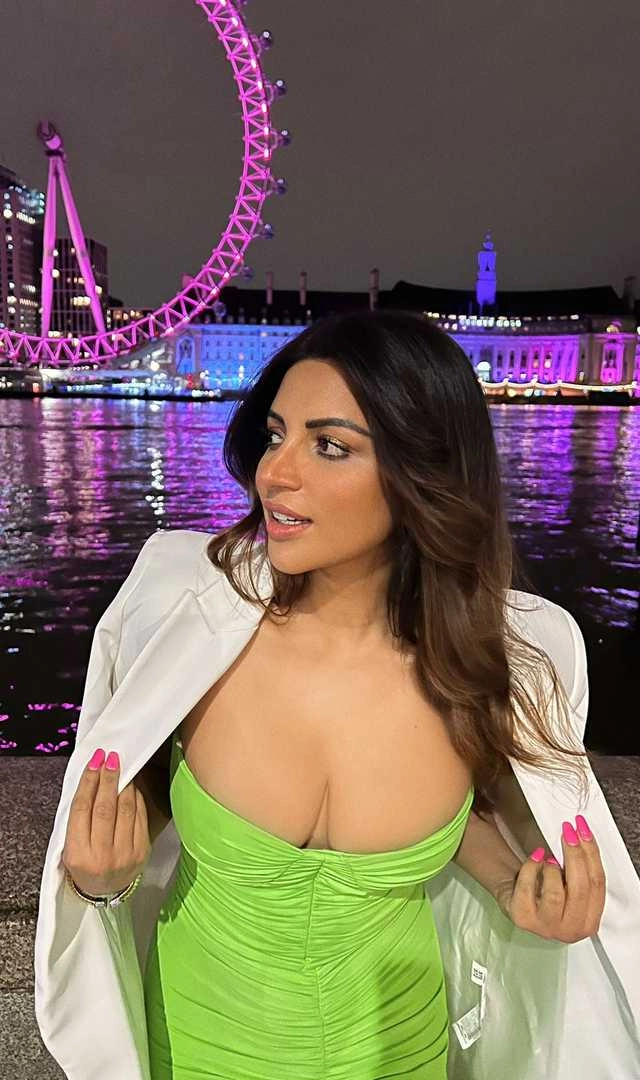 शमा सिकंदर लंदन में मना रहीं छुट्टियां, देखिए एक्ट्रेस का हॉट वेकेशन लुक | shama sikander london vacation photos goes viral