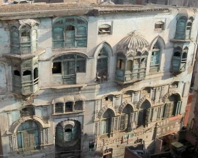 राज कपूर की हवेली पर मांगा मालिकाना हक, पाकिस्‍तानी कोर्ट ने खारिज की याचिका - Ownership rights sought on Raj Kapoor's mansion