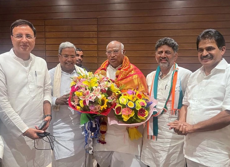 कर्नाटक में कांग्रेस विधायक दल की बैठक, पार्टी ने 3 पर्यवेक्षक नियुक्त किए