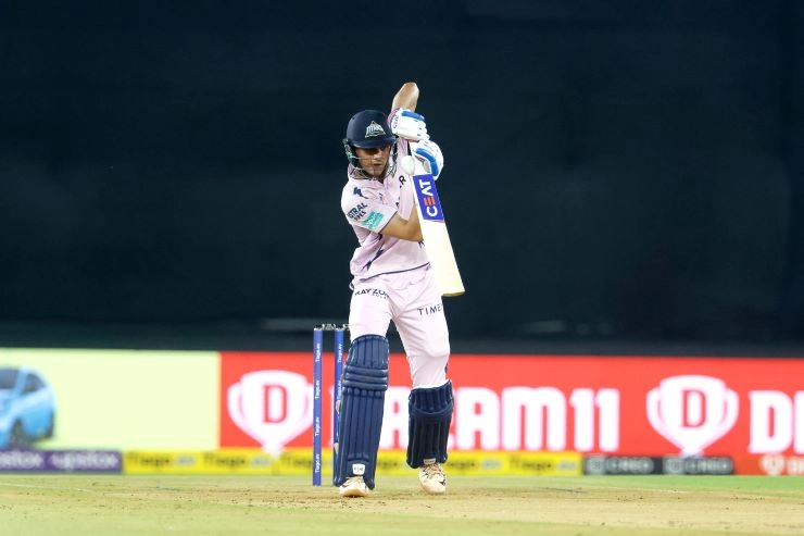 58 गेंदो में 101 रन जड़े शुभमन गिल ने, हैदराबाद के खिलाफ बनाया IPL करियर का पहला शतक - Shubhman Gill smashes maiden IPL ton against Sunrisers Hyderabad
