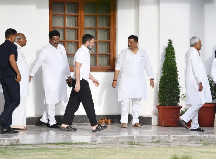 मल्लिकार्जुन खरगे के घर पर राहुल गांधी और नीतीश कुमार की मीटिंग, विपक्षी दलों की एकजुटता को लेकर हुआ बड़ा फैसला