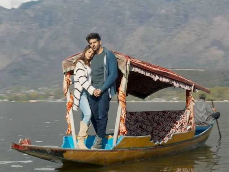 'सत्यप्रेम की कथा' का पहला गाना 'नसीब से' हुआ रिलीज, दिखी कार्तिक और कियारा की प्यार भरी केमिस्ट्री | film satyaprem ki katha first song naseeb se out