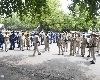 बैरिकेड लांघ रहे थे पहलवान इस कारण हुए गिरफ्तार, दिल्ली पुलिस ने दिया जवाब (Pics)