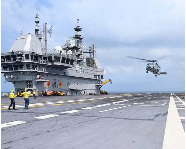 Indian Air Force ने फिर रचा इतिहास, MH60R हेलीकॉप्टर की INS Vikrant पर सफल लैंडिंग - MH-60R Helicopter Makes Maiden Landing On Aircraft Carrier INS Vikrant
