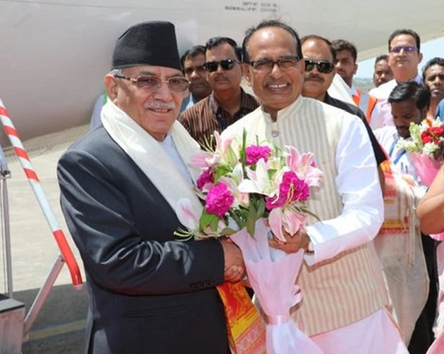 CM Shivraj welcomes Nepal PM Prachand in Indore