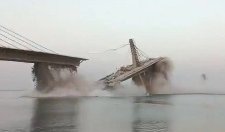 Bhagalpur Bridge collapse : CM नीतीश कुमार का ड्रीम पु‍ल भरभराकर गंगा नदी में गिरा, 1711 करोड़ की लागत से हो रहा था निर्माण - Under construction bridge collapses in Bihars Bhagalpur