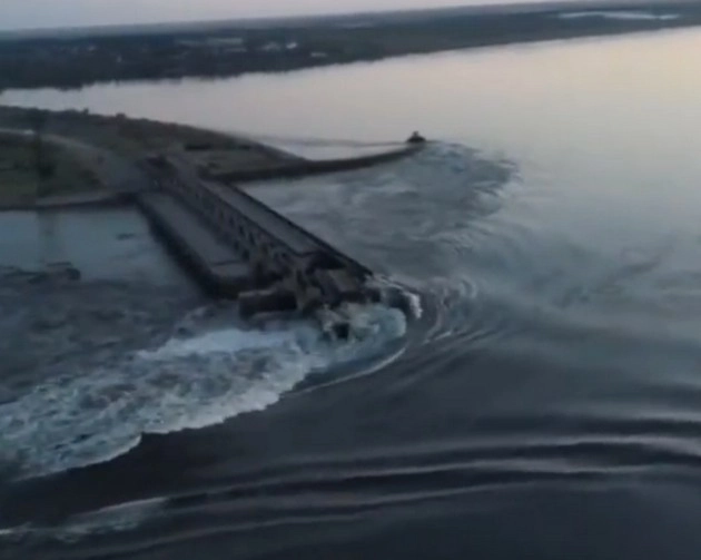 यूक्रेन में बांध पर हमले से अफरा तफरी, कई इलाके डूबे - attack on dam in ukraine