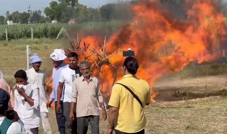 कड़ी सुरक्षा के बीच गैंगस्टर संजीव जीवा का अंतिम संस्कार, सास बोली- हर व्यक्ति को कर्मों की सजा भुगतनी पड़ती है - sanjeev jeeva cremated in  ancestral village adampur