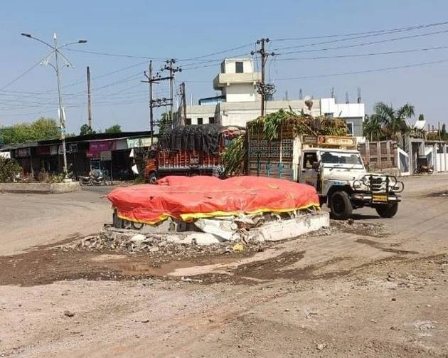 महाराष्‍ट्र के धुले में ढहाया टीपू सुल्तान का अवैध स्मारक - Maharashtra : tipu sultan illegal monument distroyed in dhule