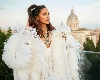 व्हाइट फेदर गाउन पहन प्रियंका चोपड़ा ने इटली के बुल्गारिया होटल रोमा की ओपनिंग में की शानदार एंट्री