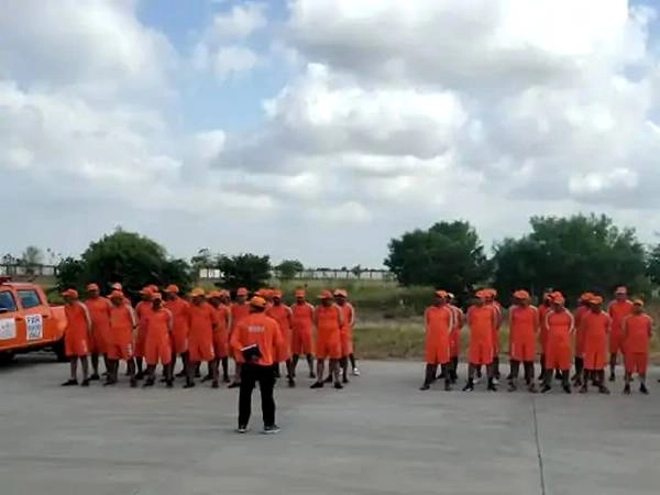 तूफान से पहले भुज-राजकोट में 3 की मौत, 12 घंटे अहम, तटीय इलाकों से 7500 लोगों को निकाला