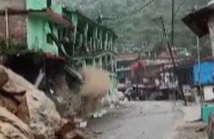 Uttarakhand: रुद्रप्रयाग जिले में केदारनाथ रूट पर तिमंजिला होटल भारी बारिश में जमींदोज