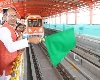 Bhopal में दौड़ी मेट्रो, CM शिवराज ने हरी झंडी दिखाने के बाद की सवारी