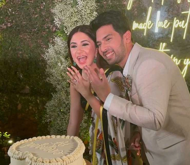 सिंगर अरमान मलिक ने गर्लफ्रेंड आशना श्रॉफ संग की सगाई, लिपलॉक करते हुए शेयर की तस्वीर | singer armaan malik get engaged to aashna shroff