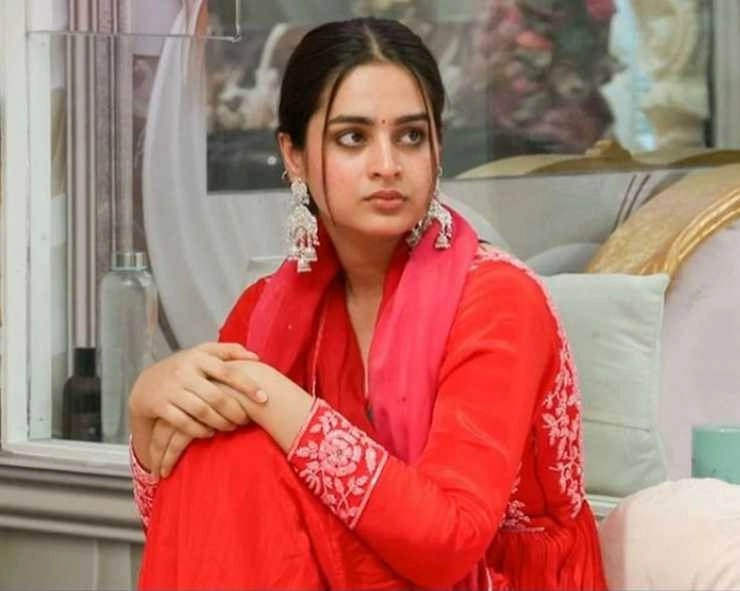 … और देखते ही देखते बेहोश हो गईं टीवी शो BIGG BOSS 17 की कंटेस्टेंट आयशा, फिर… - ...and suddenly contestant Ayesha of TV show BIGG BOSS 17 became unconscious, then...