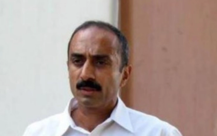 पूर्व IPS संजीव भट्ट को ताउम्र काटनी होगी जेल की सजा, निचली अदालत के फैसले को हाई कोर्ट ने रखा बरकरार - High Court Setback To Ex-Cop Sanjiv Bhatt In 1990 Custodial Death Case