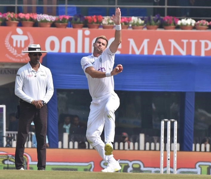 41 साल के जेम्स एंडरसन ने किया कुछ ऐसा जो आज तक कोई तेज गेंदबाज न कर पाया - James Anderson the first pacer to take 700 wickets, IND vs ENG 5th Test Match