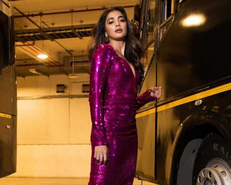 pooja hegde looks hot in purple gown photos goes viral - pooja hegde looks hot in purple gown photos goes viral