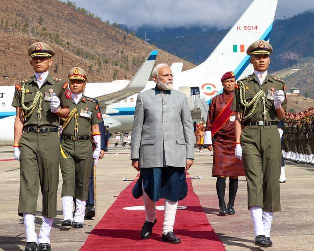 PM मोदी 2 दिवसीय राजकीय यात्रा पर भूटान पहुंचे, हुआ भव्य स्वागत