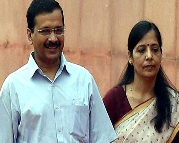 केजरीवाल की पत्नी ने साधा PM पर निशाना, कहा- सभी को कुचलने में लगे हैं - Arvind Kejriwals wife Sunita targets PM