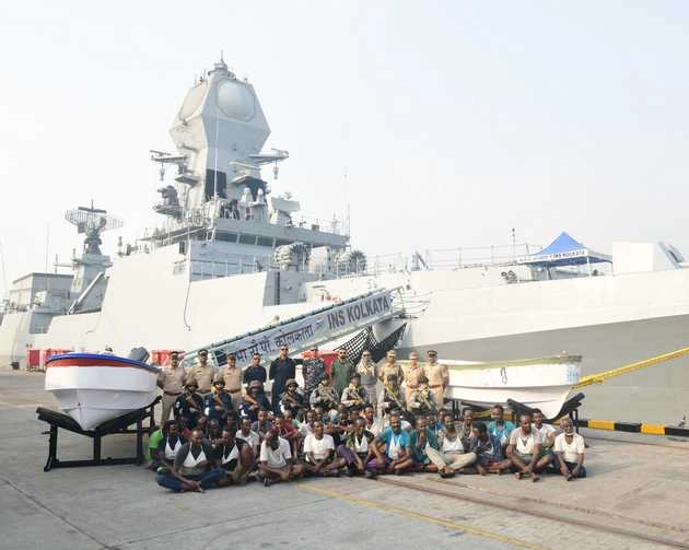 युद्धपोत INS Kolkata 35 जलदस्युओं को लेकर सोमालिया तट से मुंबई पहुंचा - INS Kolkata reached Mumbai from Somalia coast with 35 pirates