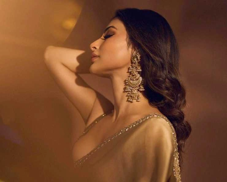 mouni roy shows her sizzling look in golden saree photos goes viral - mouni roy shows her sizzling look in golden saree photos goes viral