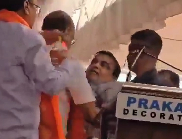 Video : नितिन गडकरी मंच पर बेहोश होकर गिरे, यवतमाल में दे रहे थे चुनावी भाषण