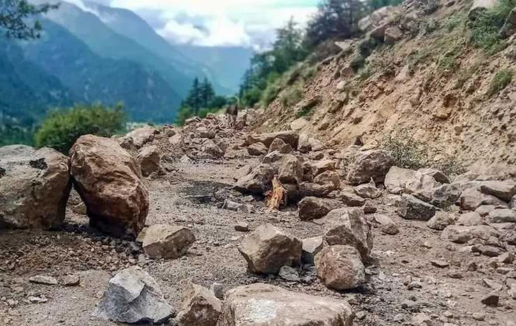 जम्मू कश्मीर के रामवन में जमीन धंसी, 50 से अधिक घर क्षतिग्रस्त - Land subsidence in Ramvan, Jammu and Kashmir