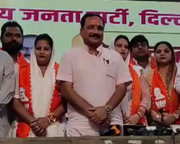 दिल्ली में AAP को बड़ा झटका, 5 पार्षद भाजपा में शामिल