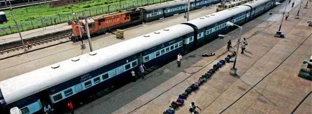 असम में पटरी से उतरी ट्रेन, ड्राइवर सहित कुछ यात्री घायल