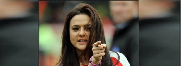 जब मैच के बीच दर्शक बोला प्रीति विल यू मैरी मी... - Preety Zinta, Marrige proposal, Mohali cricket ground