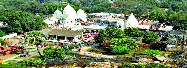 ગુજરાતમાં વર્ષે ચાર કરોડ લોકો માત્ર ધાર્મિક સ્થળોના પ્રવાસે આવે છે.