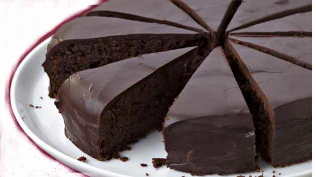 नए साल के सेलिब्रेशन में बनाएं डिलीशियस चॉकलेटी केक