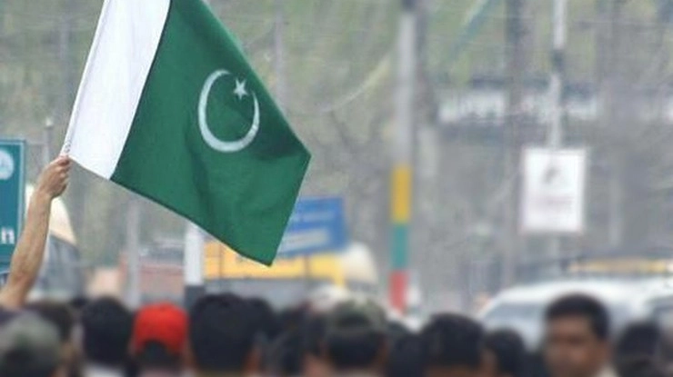 संकट में पाक: भारतीय अठन्नी के बराबर हुआ पाकिस्तानी रुपया